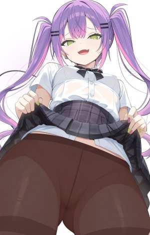 常暗トワ,Hololive,猫乃介,领结,breasts,恶魔娘,绿色眼,发饰,长发,视线正对,迷你短裙,開口,裤袜,粉发,褶皱裙,尖耳,紫发,衬衫,短裙,掀裙,笑顔,single,双马尾,Vtuber,白背景