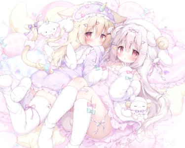 原创,桃豆こまもち,兽耳,金发,脸红,猫耳,猫娘,猫尾,连衣裙,kneehighs,长发,长袖,视线正对,横臥,開口,粉发,红色眼,丝袜,白丝