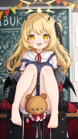 丹花イブキ,蔚蓝档案,comodomodo,金发,灯笼裤,脸红,连衣裙,光晕,长发,长袖,视线正对,開口,尖耳,衬衫,笑顔,翅膀,黄色眼