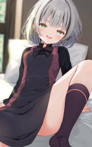 原创,相音うしお,直刘海,breasts,连衣裙,绿色眼,灰发,kneehighs,视线正对,single