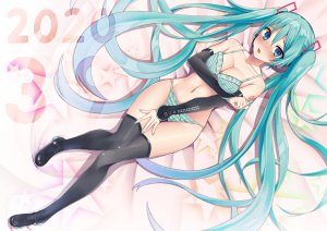 初音ミク,VOCALOID,b449,脸红,bra,胸部,cleavage,全身,长发,视线正对,横臥,横乳,露脐,開いた口,胖次,single,tattoo,黑丝,双马尾,下着