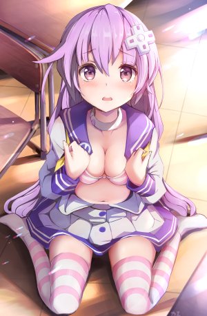 Nepgear,Neptune,papion,脸红,bra,胸部,项圈,超次元游戏:海王星,cleavage,发饰,长发,视线正对,露脐,開いた口,紫色眼,紫发,学校制服,水手服,衬衫,坐姿,短裙,single,黑丝,下着
