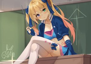 原创,ryan_edian,金发,胸部,cleavage,手套,绿色眼,发饰,holding,长发,视线正对,横乳,迷你短裙,紫色眼,衬衫,坐姿,短裙,single,tattoo,黑丝,双马尾,白丝,絶対領域