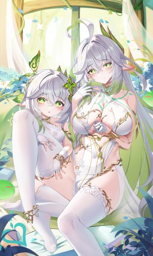 纳西妲,マハールッカデヴァータ,原神,jndfh,呆毛,露肩,脸红,手镯,breasts,cleavage,连衣裙,手套,绿色眼,绿发,发饰,长发,视线正对,尖耳,坐姿,笑顔,丝袜,超长发,白发,白丝