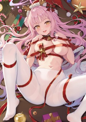 蔚蓝档案,聖園ミカ,埃策尔,single,长发,長身像,视线正对,前发,脸红,breasts,開口,笑顔,黄色眼,粉发,直刘海,横臥,张腿,nopan,圣诞节,topless,少女,露脐,裤袜,领结,光晕,铃