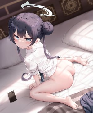 cementite,龙华妃咲,蔚蓝档案,bottomless,光晕,萝莉,制服