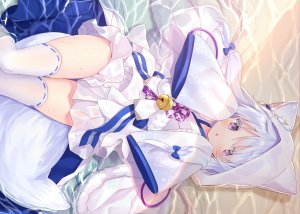 夜ノみつき,碧蓝航线,兽耳,拟人,铃,脸红,连帽衫,和服,萝莉,长发,紫色眼,黑丝,婚纱,白发