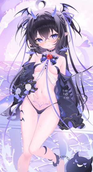 原创,okomeillust,呆毛,黑发,脸红,领结,锁链,项圈,长发,长袖,视线正对,露脐,胖次,尖耳,紫色眼,缎带,single,tattoo,下着,翅膀