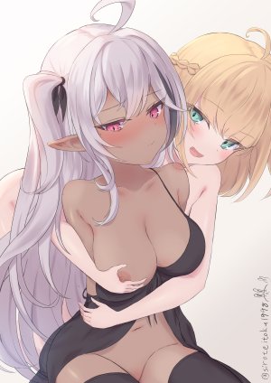 原创,白ウサギ,长发,長身像,前发,脸红,highres,breasts,開口,笑顔,金发,白背景,坐姿,绿色眼,银发,nipples,呆毛,nude,尖耳,百合,少女,丝袜,露脐,黑丝