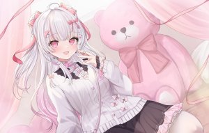 aikami_lise,独立虚拟YouTuber,kurage_cc,呆毛,双团子头,包子頭,发饰,长发,长袖,视线正对,開口,粉发,衬衫,坐姿,短裙,笑顔,single,毛绒玩具,泰迪熊,Vtuber,白发