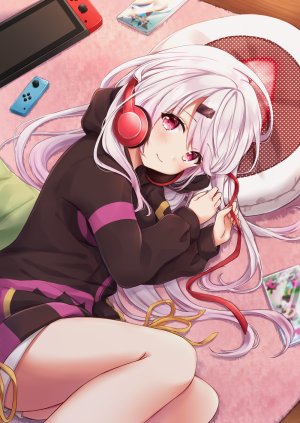 椎名唯華,Nijisanji,薺しずく,前发,脸红,发饰,连帽衫,长发,横臥,红色眼,缎带,银发,笑顔,single,Vtuber