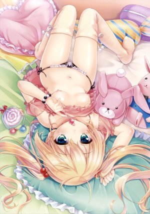 k-ko,金发,露胸,绿色眼,发饰,长发,视线正对,横臥,露脐,nipples,胖次,single,黑丝,双马尾,下着