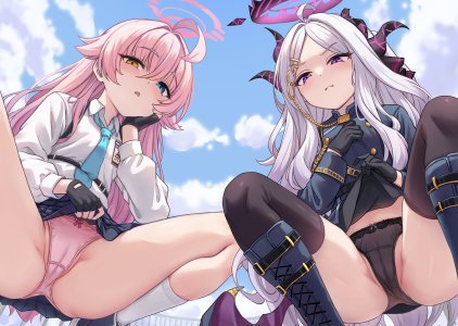 霜淇淋,空崎日奈,小鸟游星野,蔚蓝档案,cameltoe,恶魔,光晕,萝莉,胖次,制服,掀裙,丝袜,翅膀